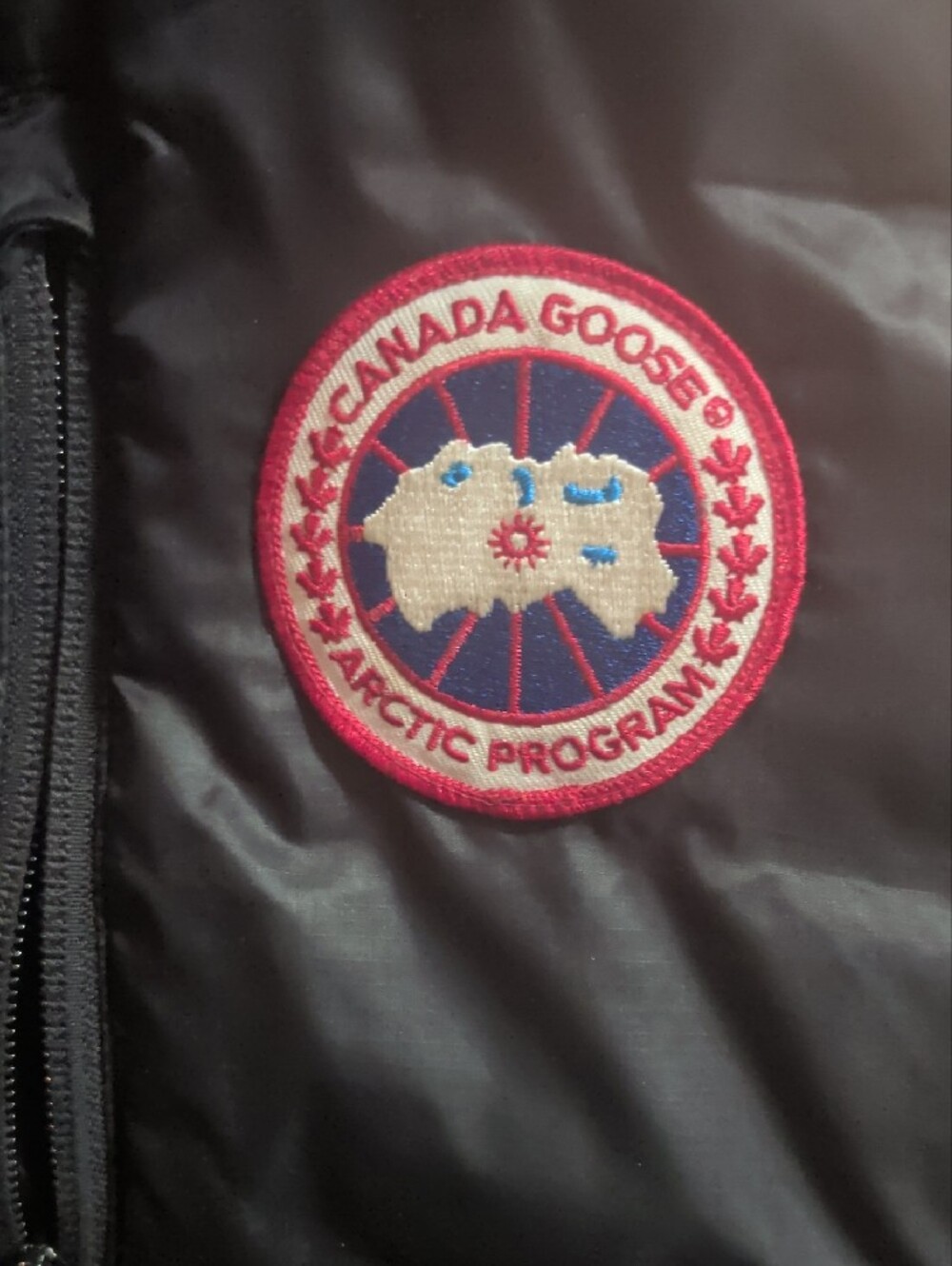 Canada Goose Men’s Medium Rare Lodge Black Quilted Down Vest. - Picture 2 of 5